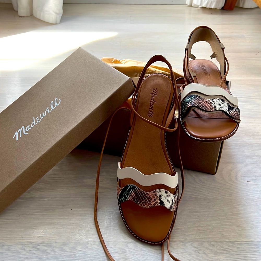 Madewell Wavy ankle tie sandals in snake embossed leather - new in box